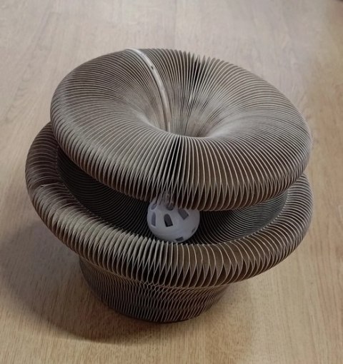 Zolux Chatouille Drapka tekturowa składana łapka z piłką i kocimiętką